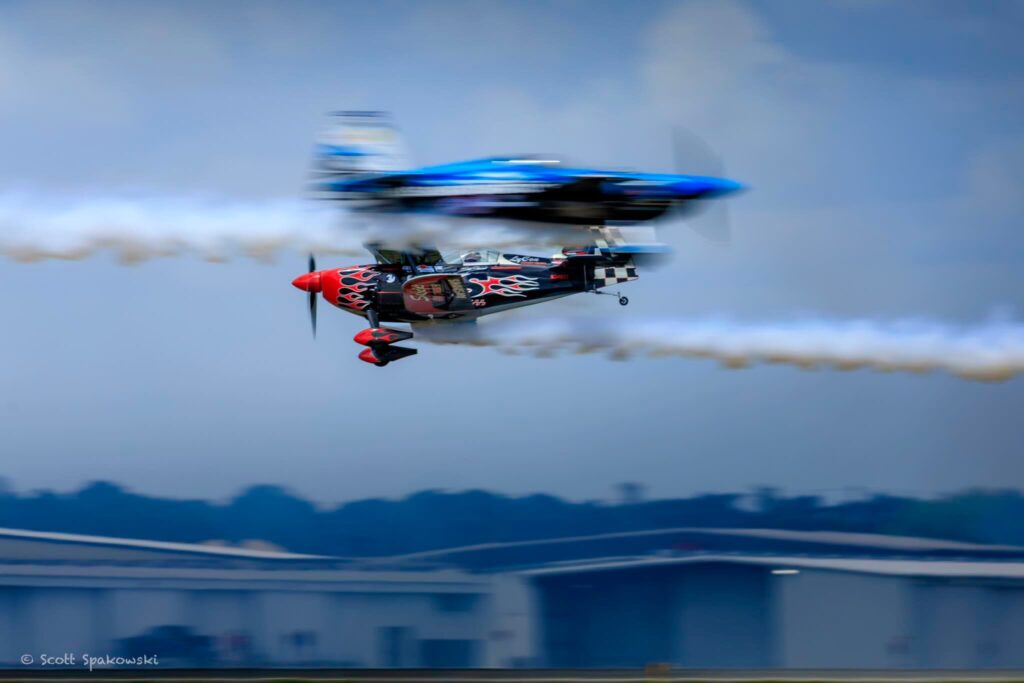 blurred planes flying in sky