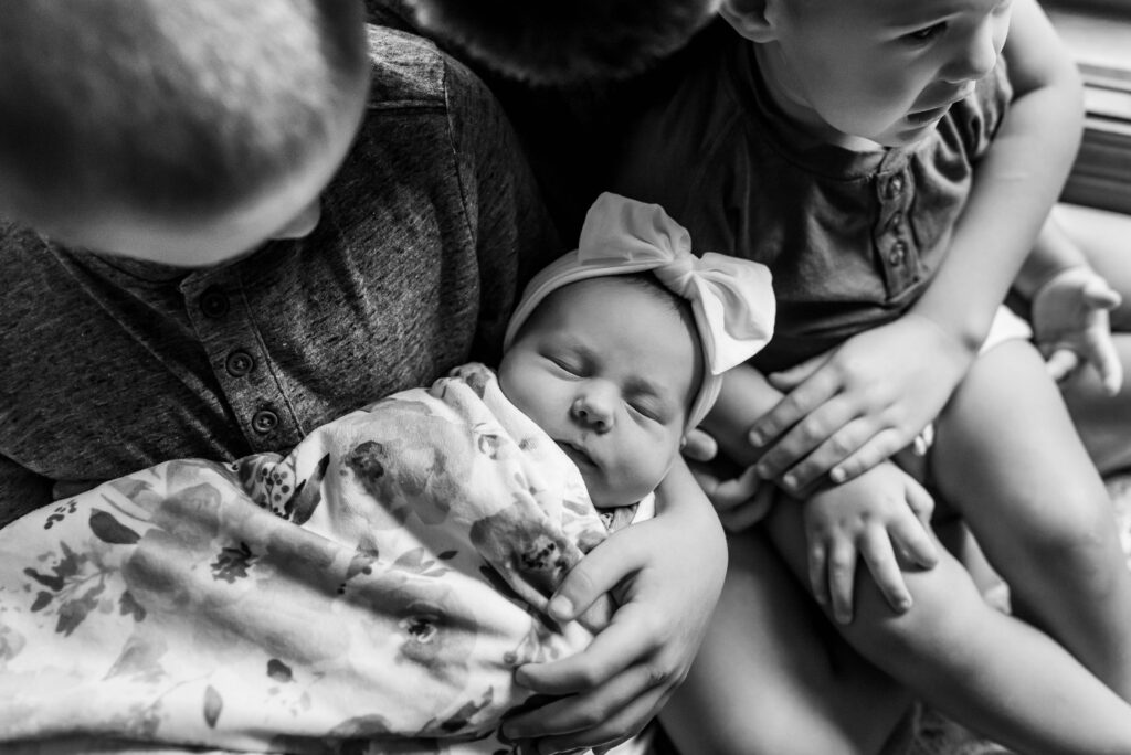 newborn photo with siblings