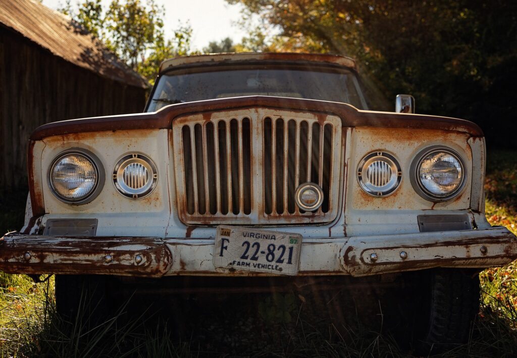 front photo of old rusted car